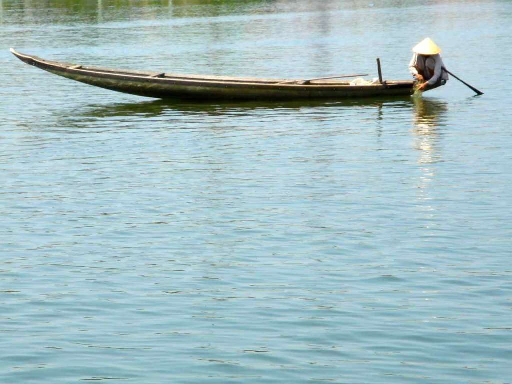 Vietnamita en el río Perfume, Hue. 10 curiosidades sobre Vietnam.