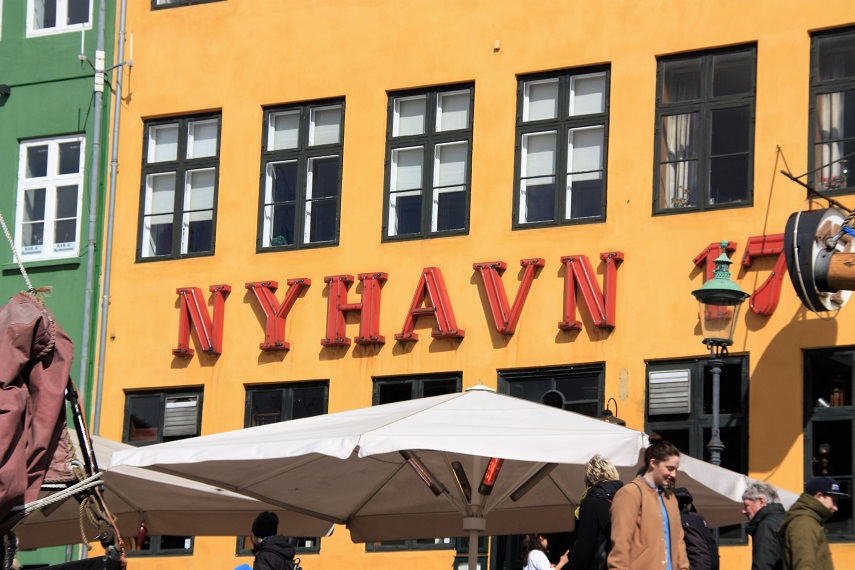 El nombre es difícil de escribir. Es Nyhavn o Nihavn