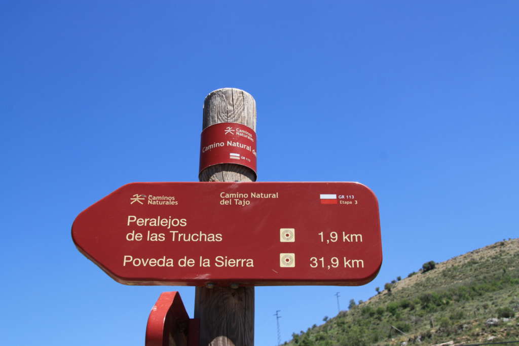 Distancia del parking a Peralejos de las Truchas (1,9 km)
